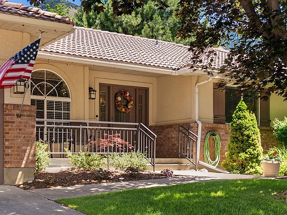 3rd image of 30 Shadow Mountain Dr