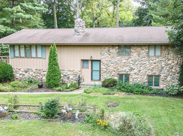 7901 Louella Dr, Roscoe, IL 61073