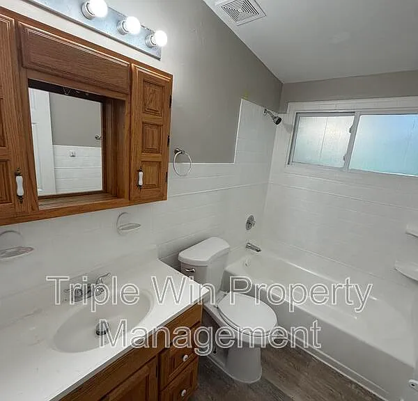 835 Bobbins Ln — Photo 23