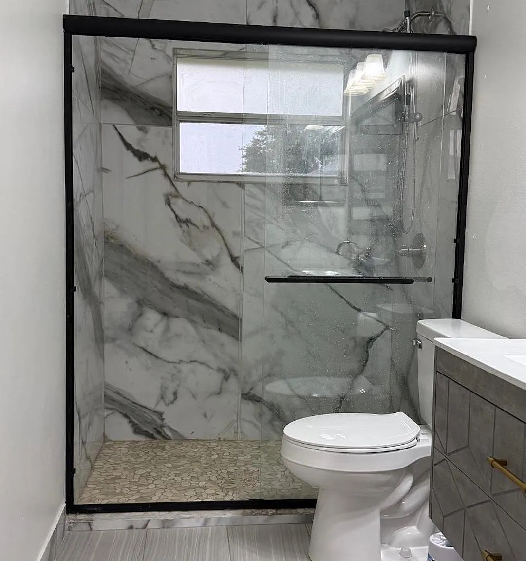 4 bed, 2.0 bath, 1800 sqft, $819 — Photo 3