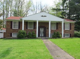 664 Hillcrest Dr, Radcliff, KY 40160