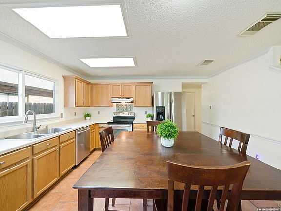5th image of 13339 Magnolia Brook
