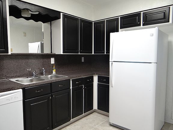 3rd image of 8113 Heartfield Ln