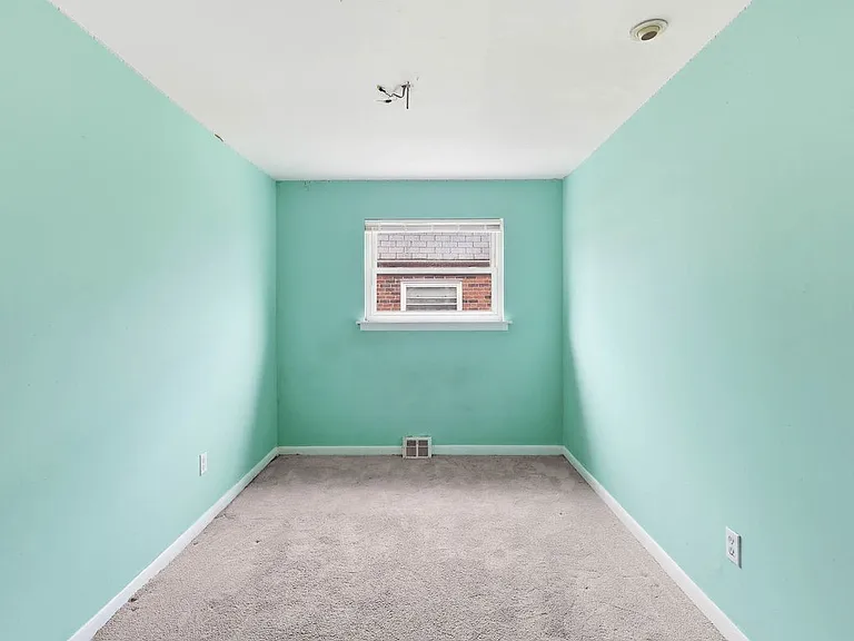 2217 Hoffnagle St — Photo 12
