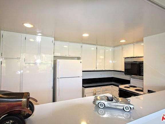 5th image of 2170 Century Park E APT 607