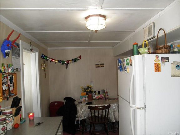 4th image of 9663 Oakland St