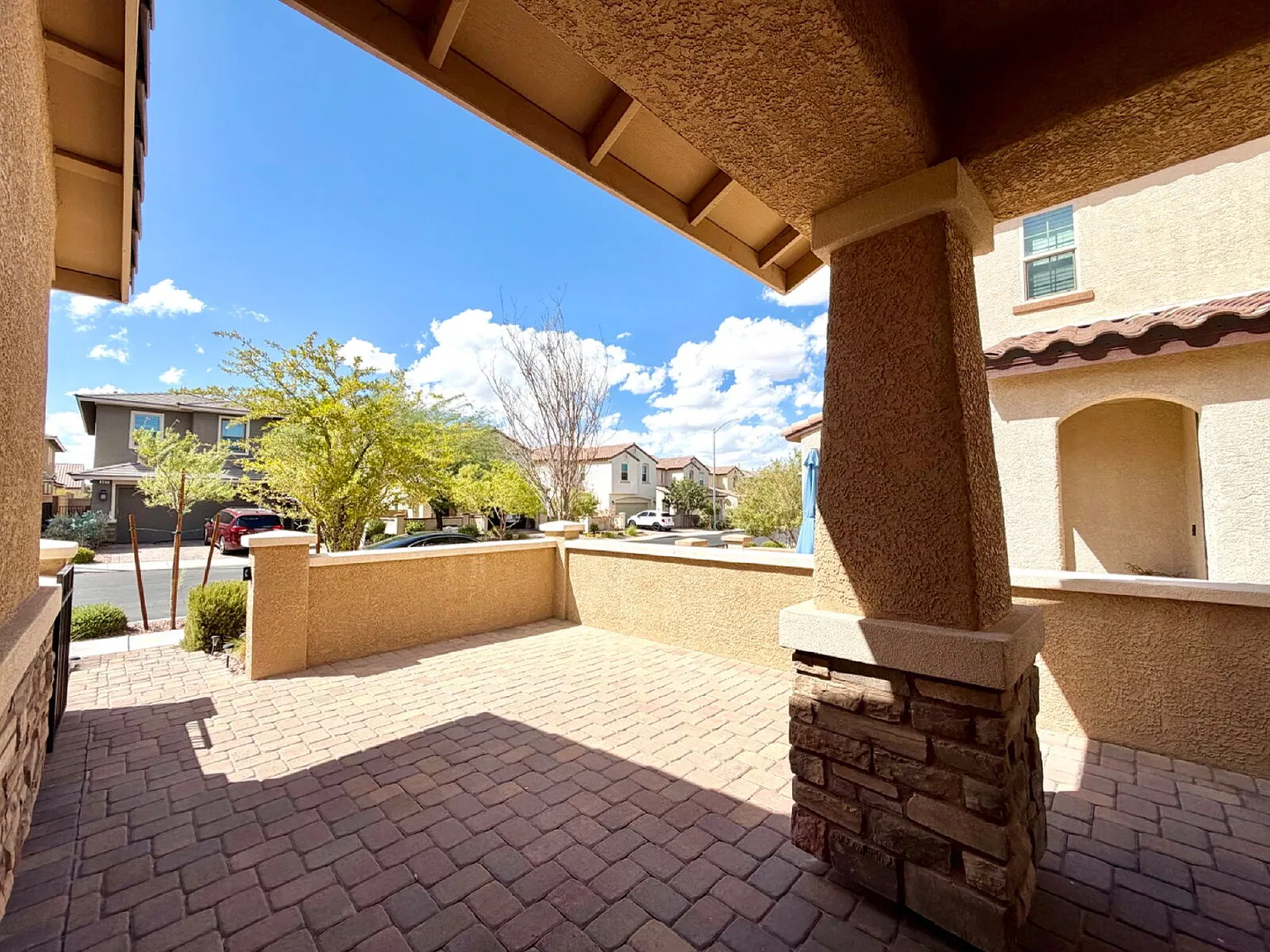 3 bed, 2.5 bath, 2030 sqft, $2,350 — Photo 4