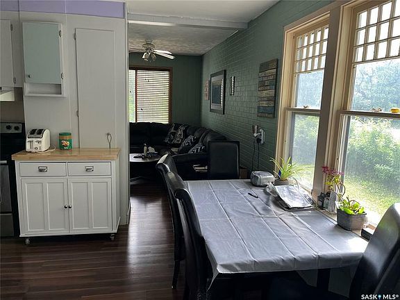 4th image of 307 1st St E