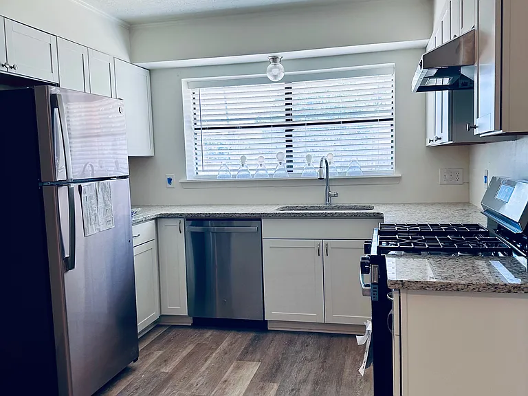 4437 Kirkwood Dr — Photo 7