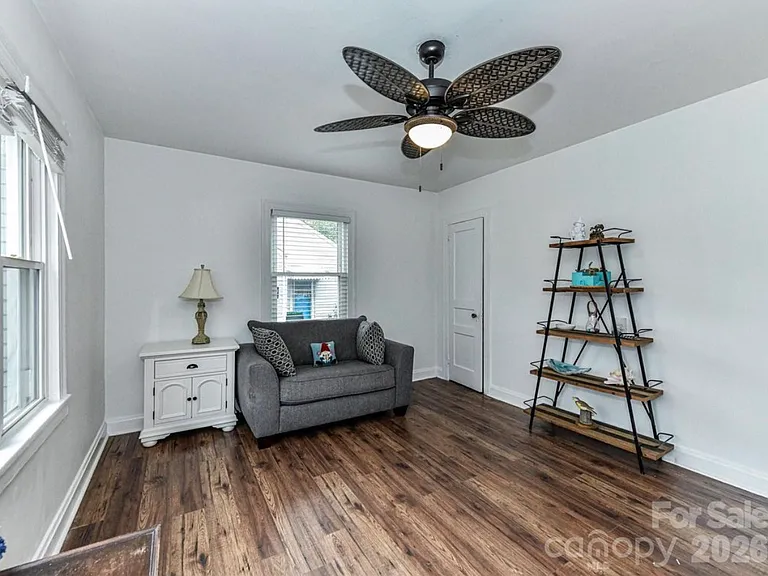 1240 Skyview Rd — Photo 14