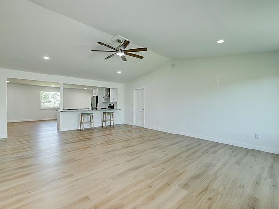3rd image of 2038 SW Grant Avenue