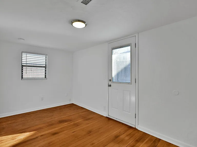 325 S Alarcon St — Photo 13
