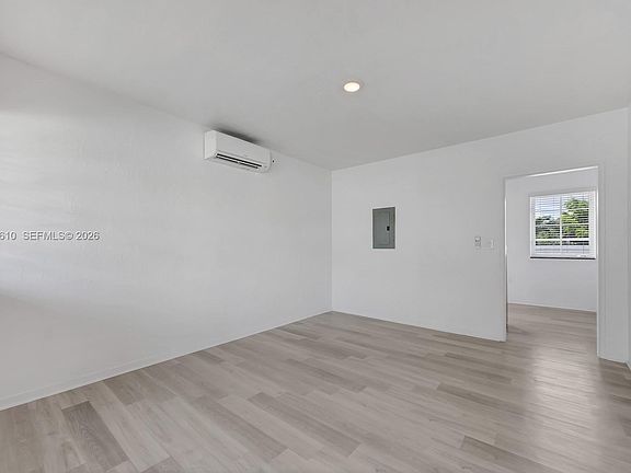 3rd image of 570 NE 68th St #1