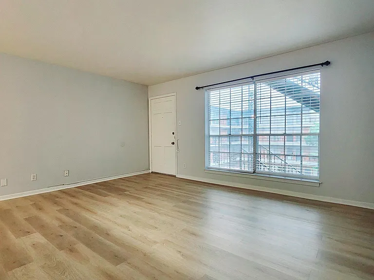 8401 N New Braunfels Ave #218 — Photo 12