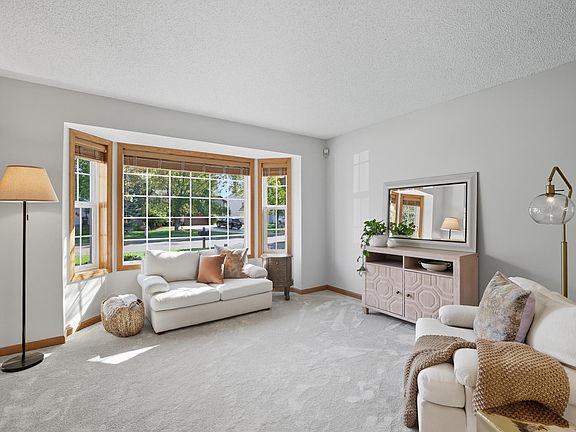 5th image of 1076 Bonnieview Cir