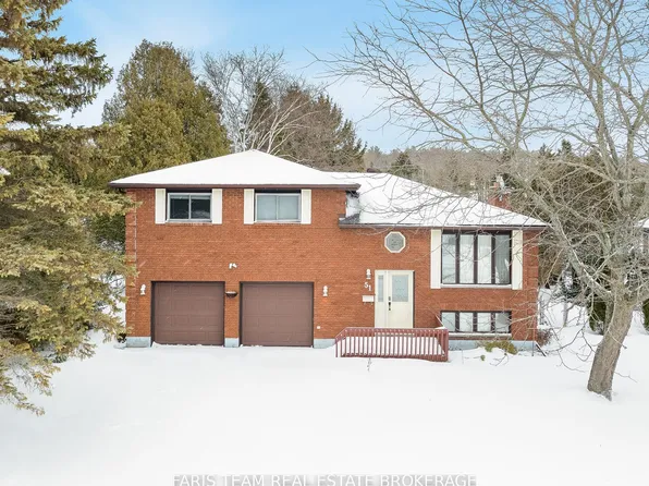 51 Beck Blvd, Penetanguishene, ON L9M 1E2