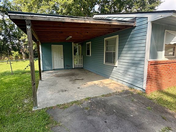 4th image of 208 Crescent Dr