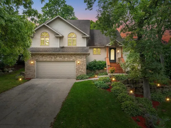 112 Oak Tree Dr, Mount Horeb, WI 53572