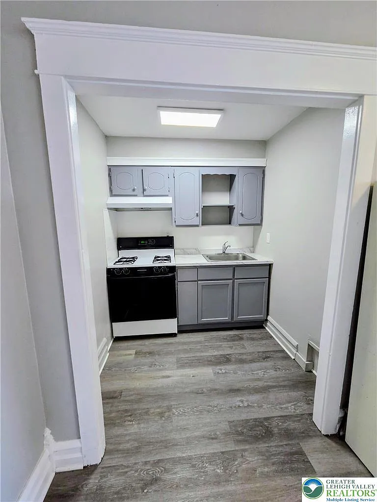 2 bed, 500 sqft, $1,450 — Photo 3