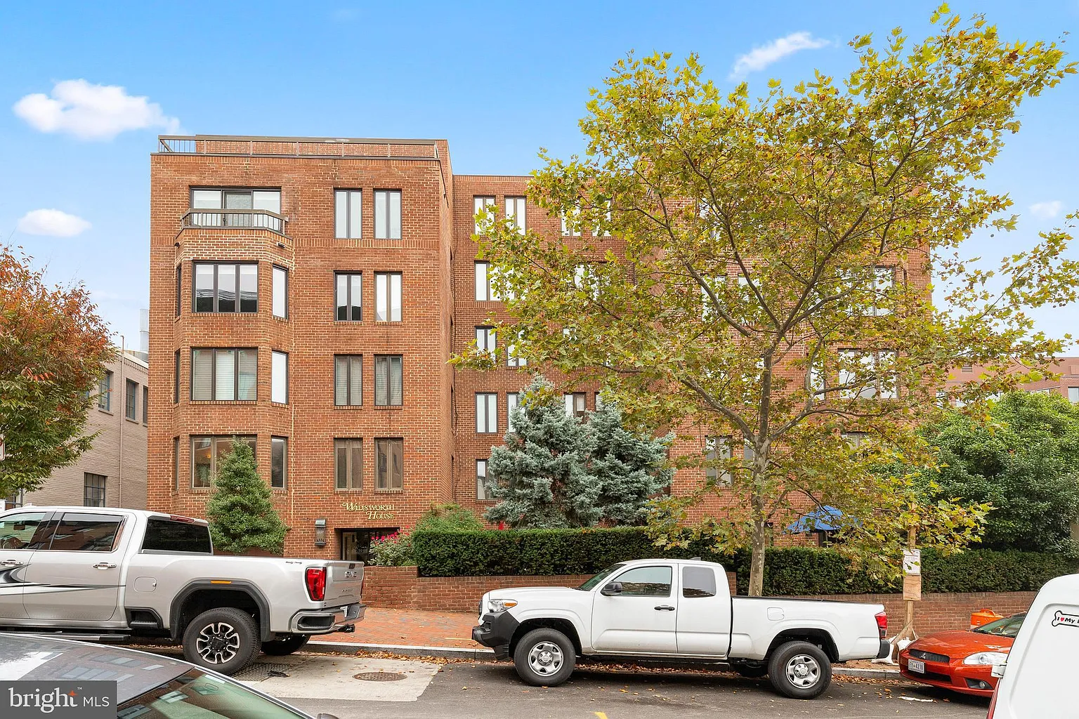 1045 31st St NW APT 101 photo 1
