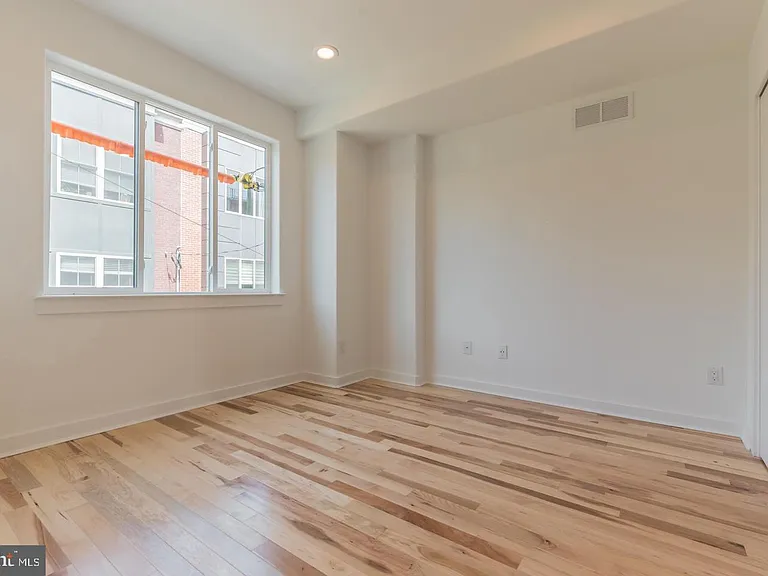 1335 S Bouvier St — Photo 12