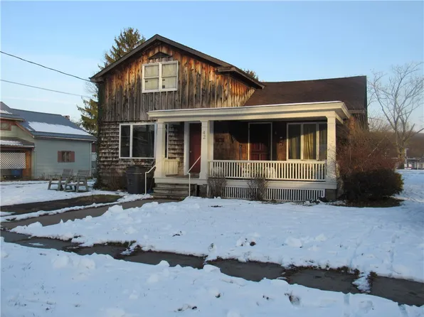42 Catherine St, Lyons, NY 14489
