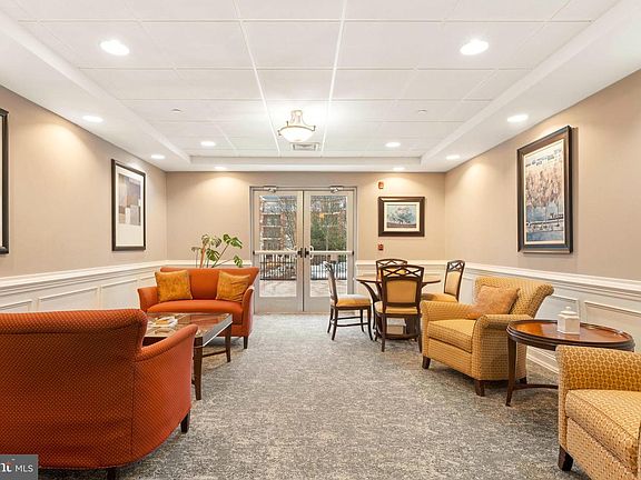 4th image of 254 Carson Ter