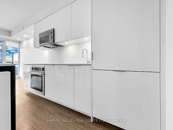 4th image of 609 Avenue Rd Unit 1205