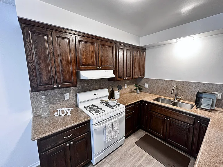 26110 Narbonne Ave — Photo 32