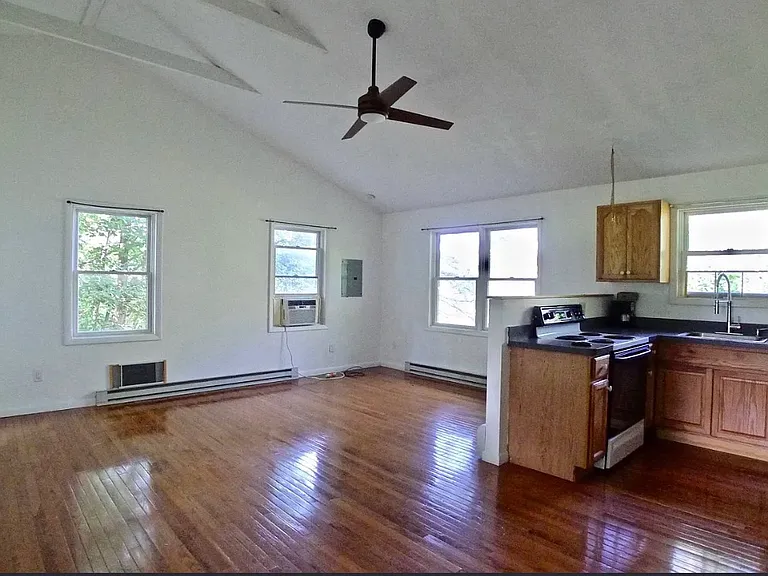 183 Barrytown Rd — Photo 8
