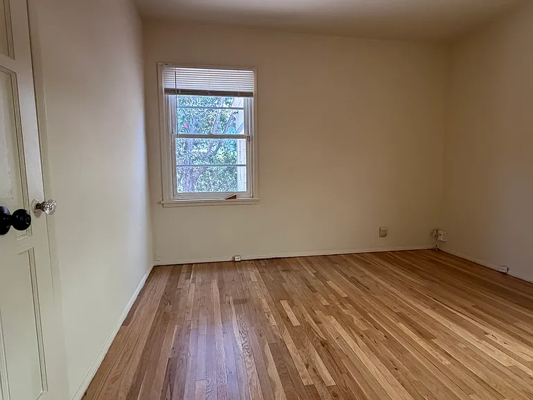 2404 Cooley Pl — Photo 5