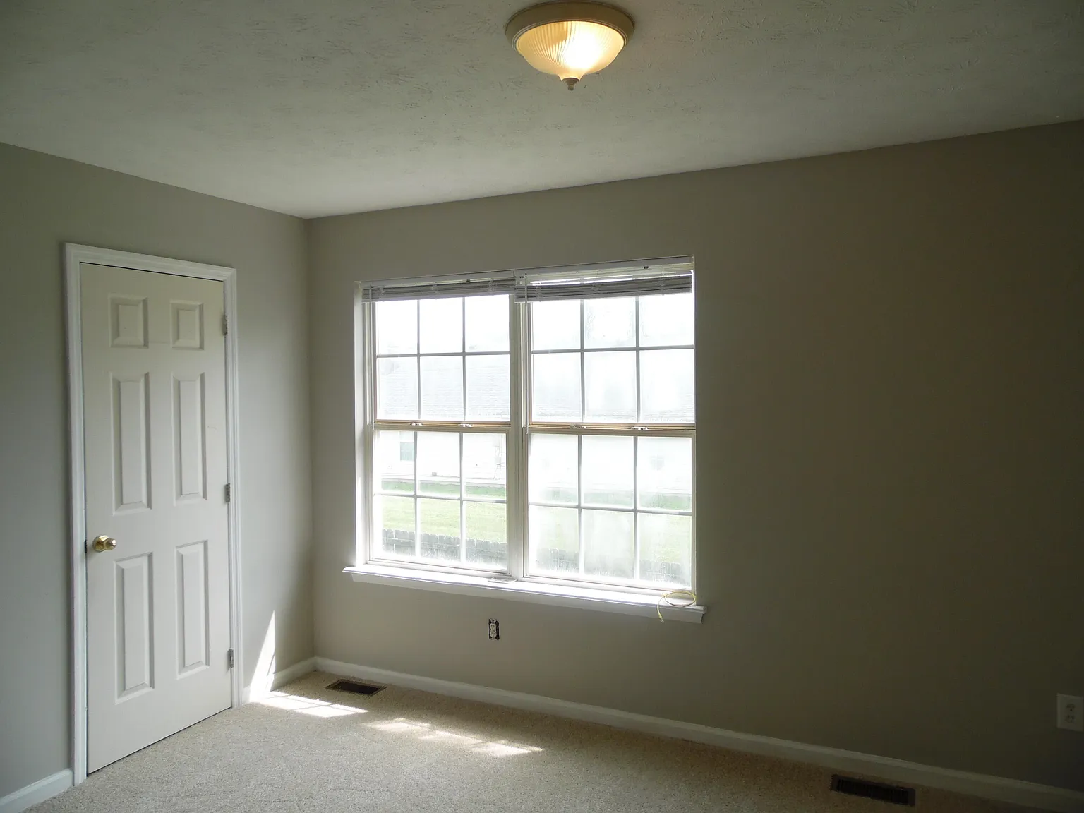 2 bed, 1.5 bath, 1200 sqft, $1,050 — Photo 4