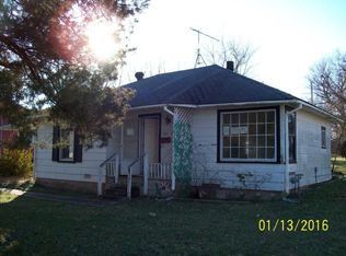 904 10th St, Monett, MO 65708