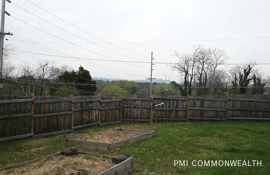 2 Bed / 1 Bath Single Family (Available Now) — Photo 2