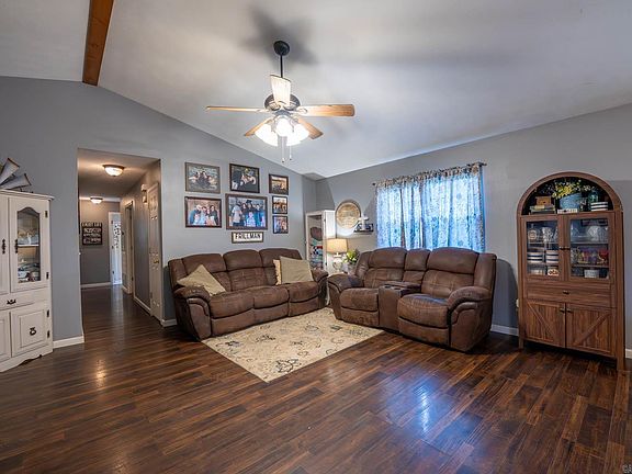 5th image of 414 Carpenter Rd