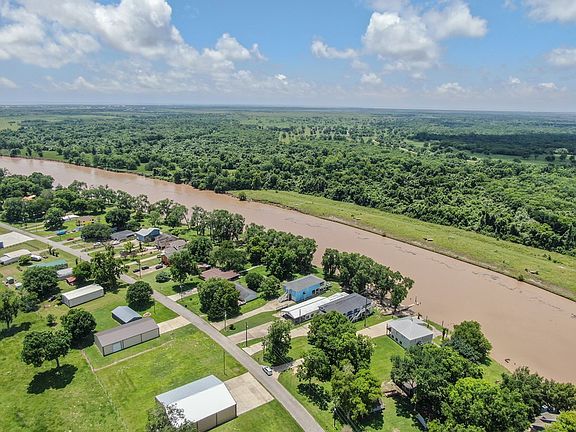 4th image of 361 County Road 243