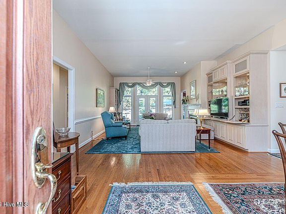 5th image of 135 Steeplechase Way