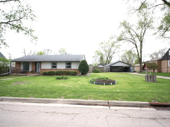 715 Anna Ave, Machesney Park, IL 61111