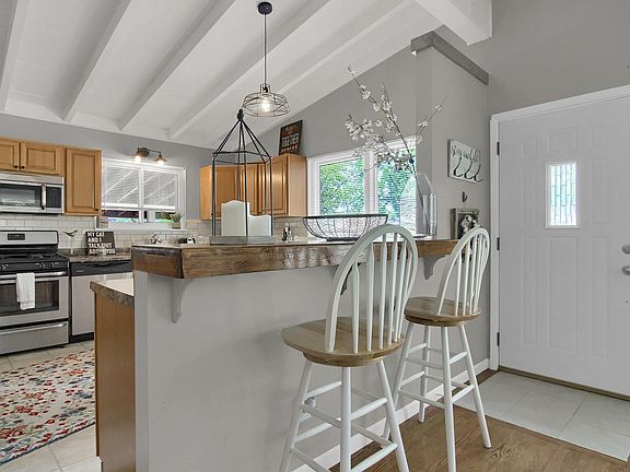 4th image of 1275 Carla Dr