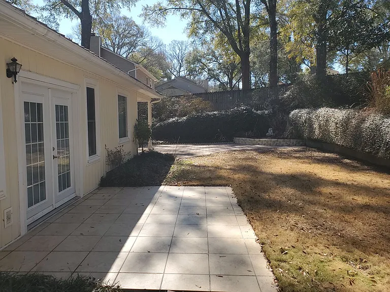 111 Liveoak Dr — Photo 4
