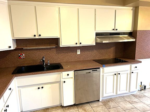 4th image of 15251 Rosemary Ave