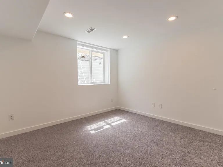 1335 S Bouvier St — Photo 24