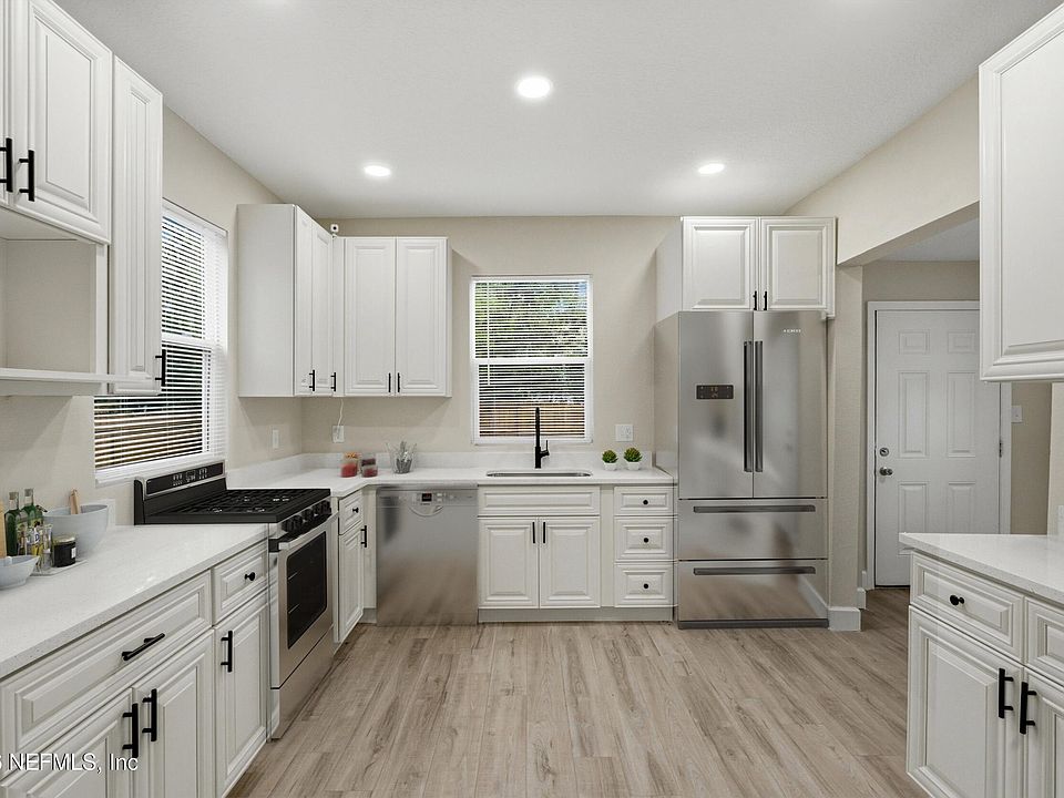 1st image of 115 W 16TH Street