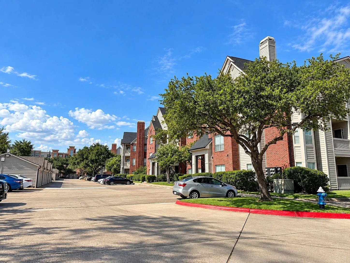 2 bed, 2.0 bath, 1055 sqft, $1,650 — Photo 3