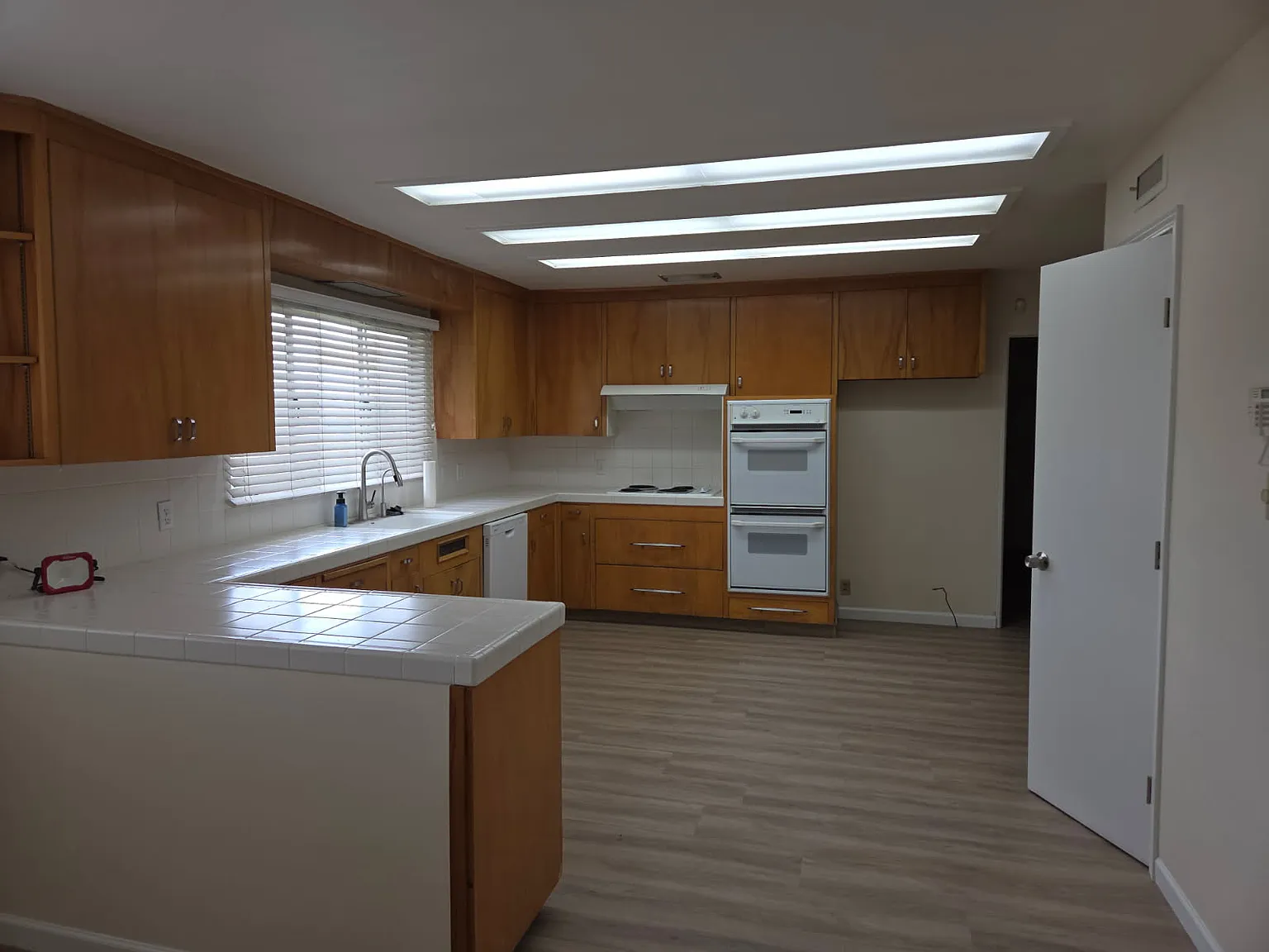 4 bed, 2.5 bath, 3636 sqft, $2,900 — Photo 4