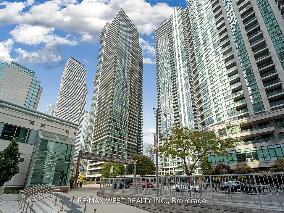 33 Bay St #2305