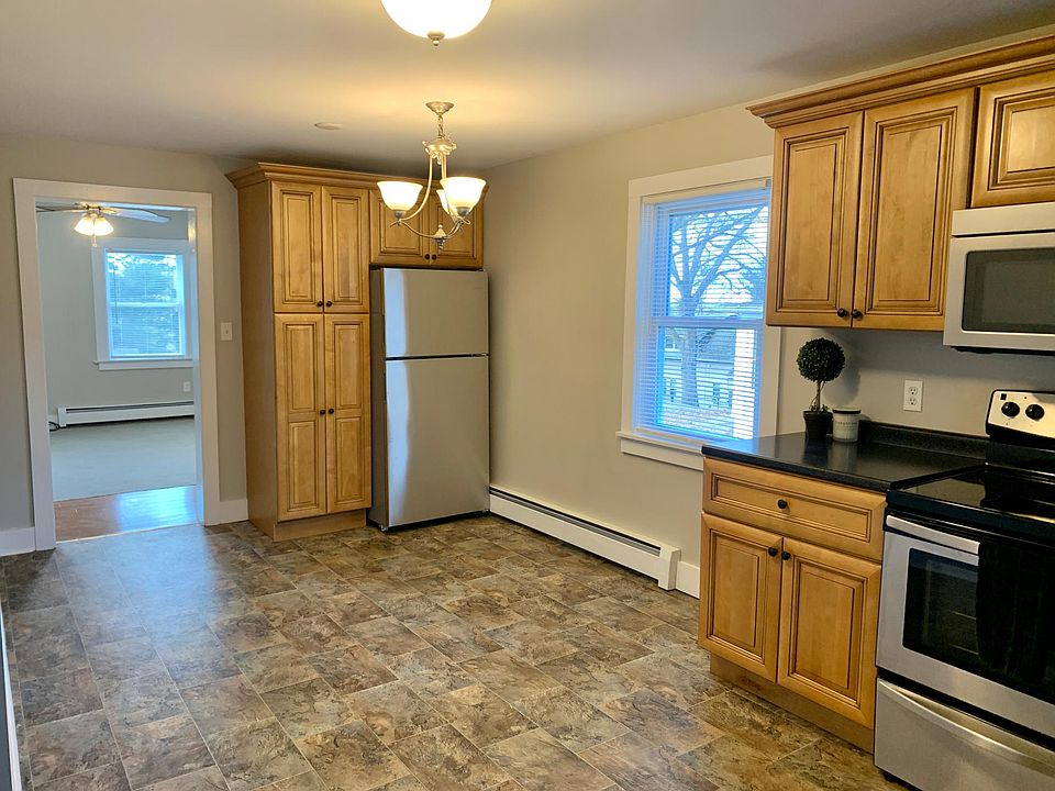 1st image of 7 Pleasant St APT A