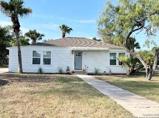 811 E Hefferman St, Beeville, TX 78102