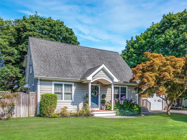 59 Pine Neck Avenue, East Patchogue, NY 11772