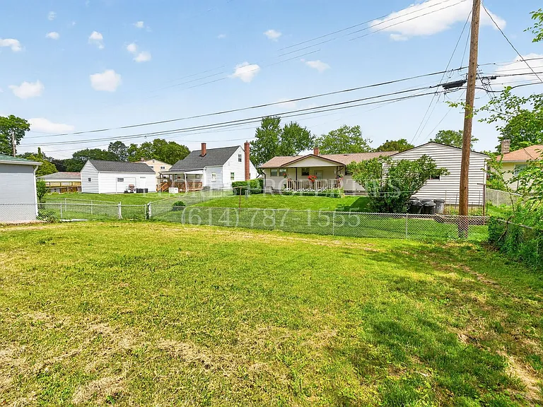 1300 Evaline Dr — Photo 11